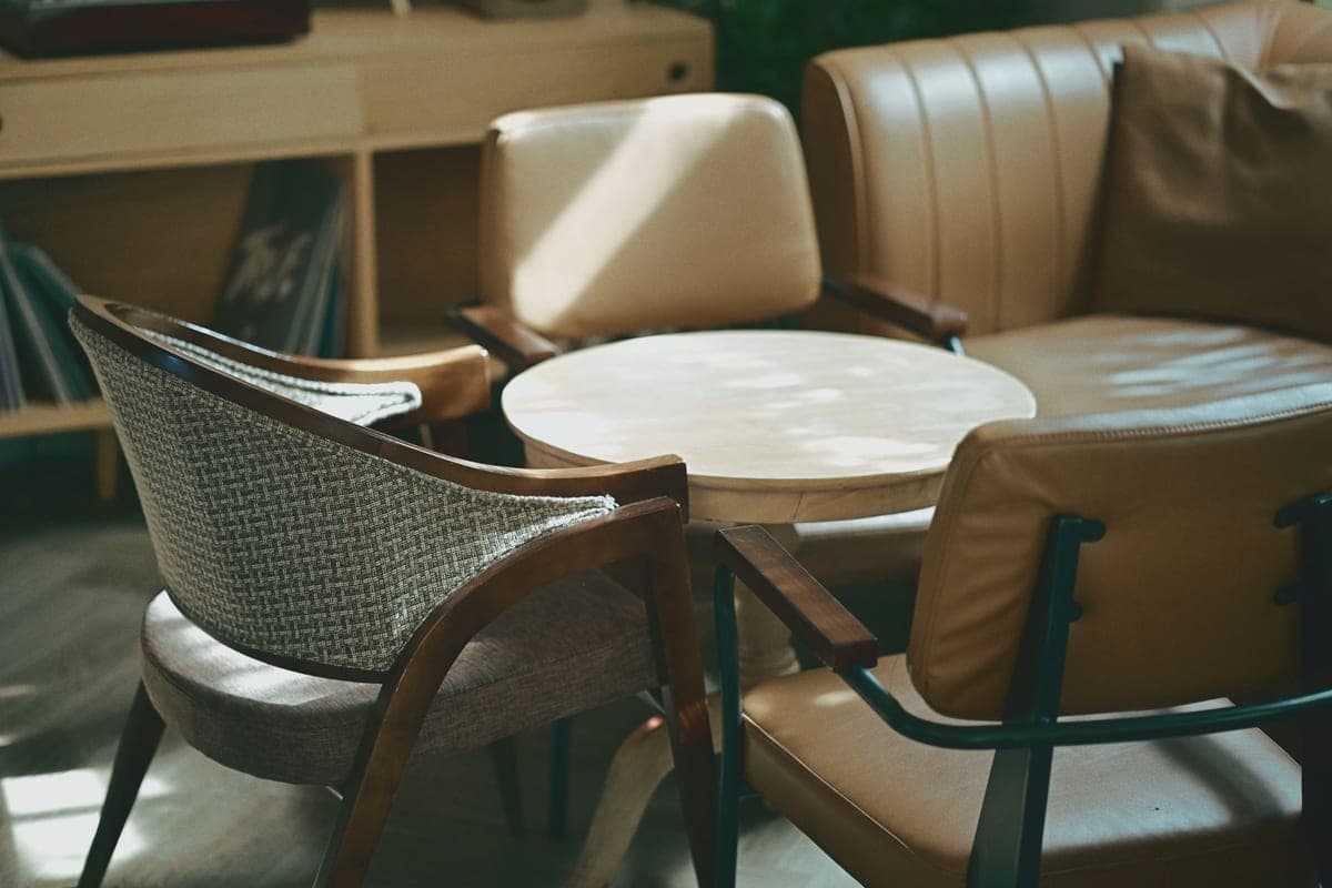 A mid-century living room with tapered walnut furniture legs and low seating